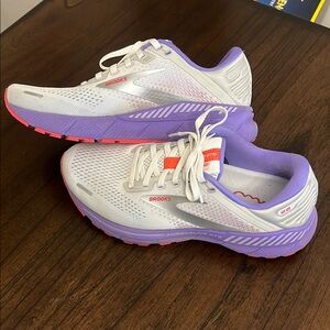 Brooks Women's Running Shoes - White and Purple